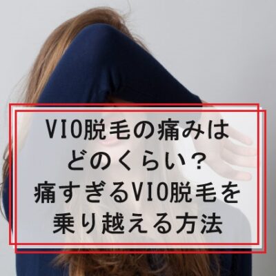 右腕で顔を覆う女性